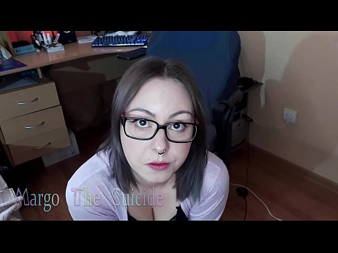 ❤️ Секси девојка са наочарима дубоко сише дилдо на камери ❌ Секс видео код нас ﹏